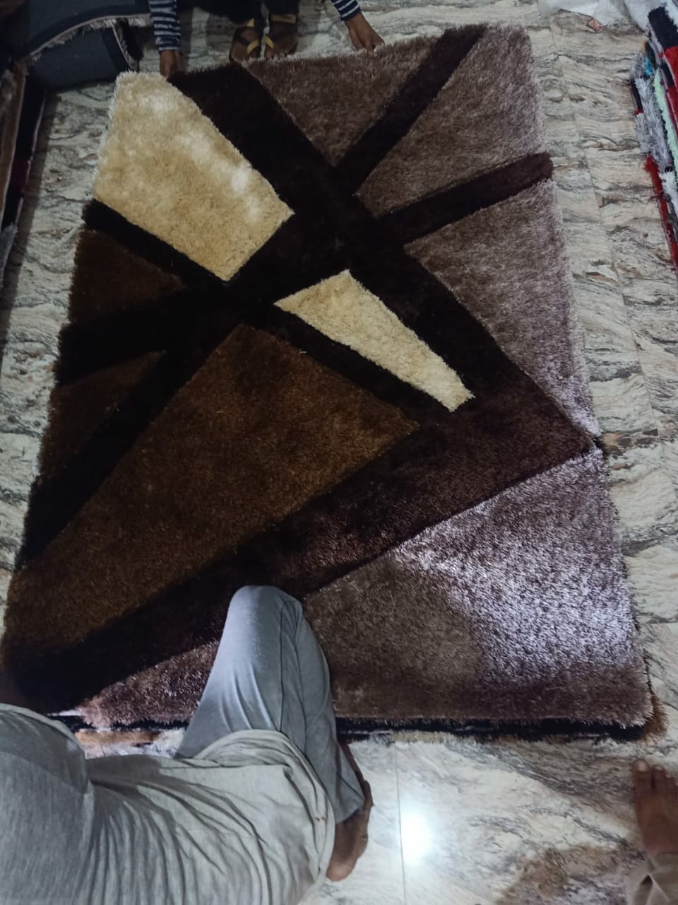 Hand-tufted shaggy carpet for Bahrain interiors