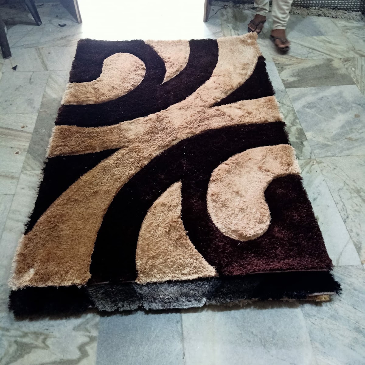 Hand-tufted shaggy carpet for Bahrain interiors