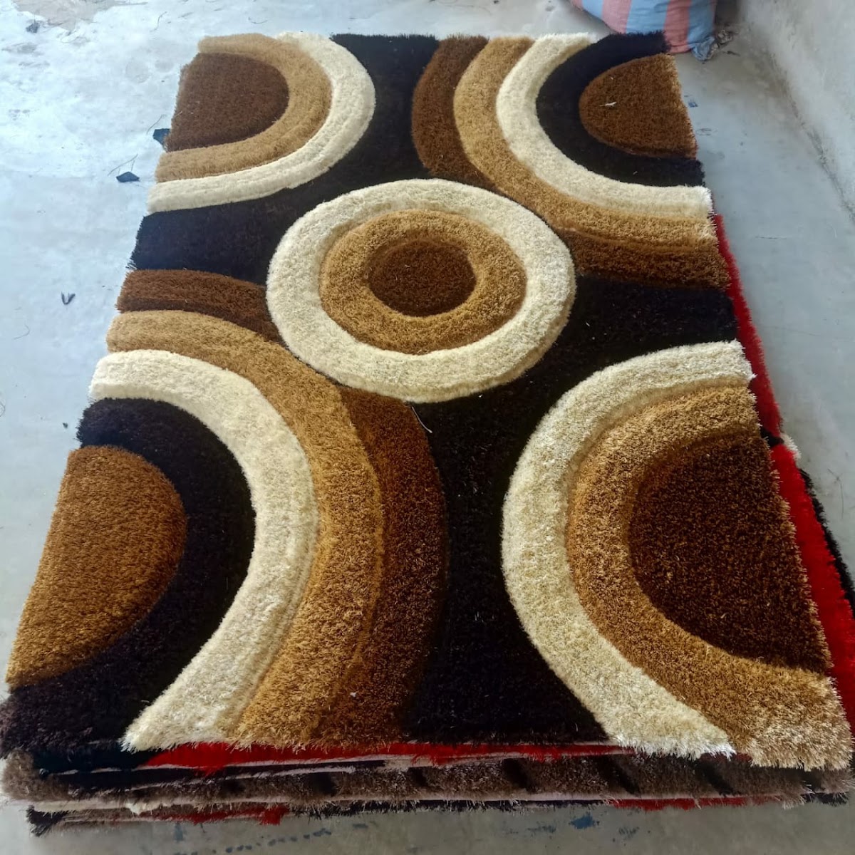 Hand-tufted shaggy carpet for Bahrain interiors