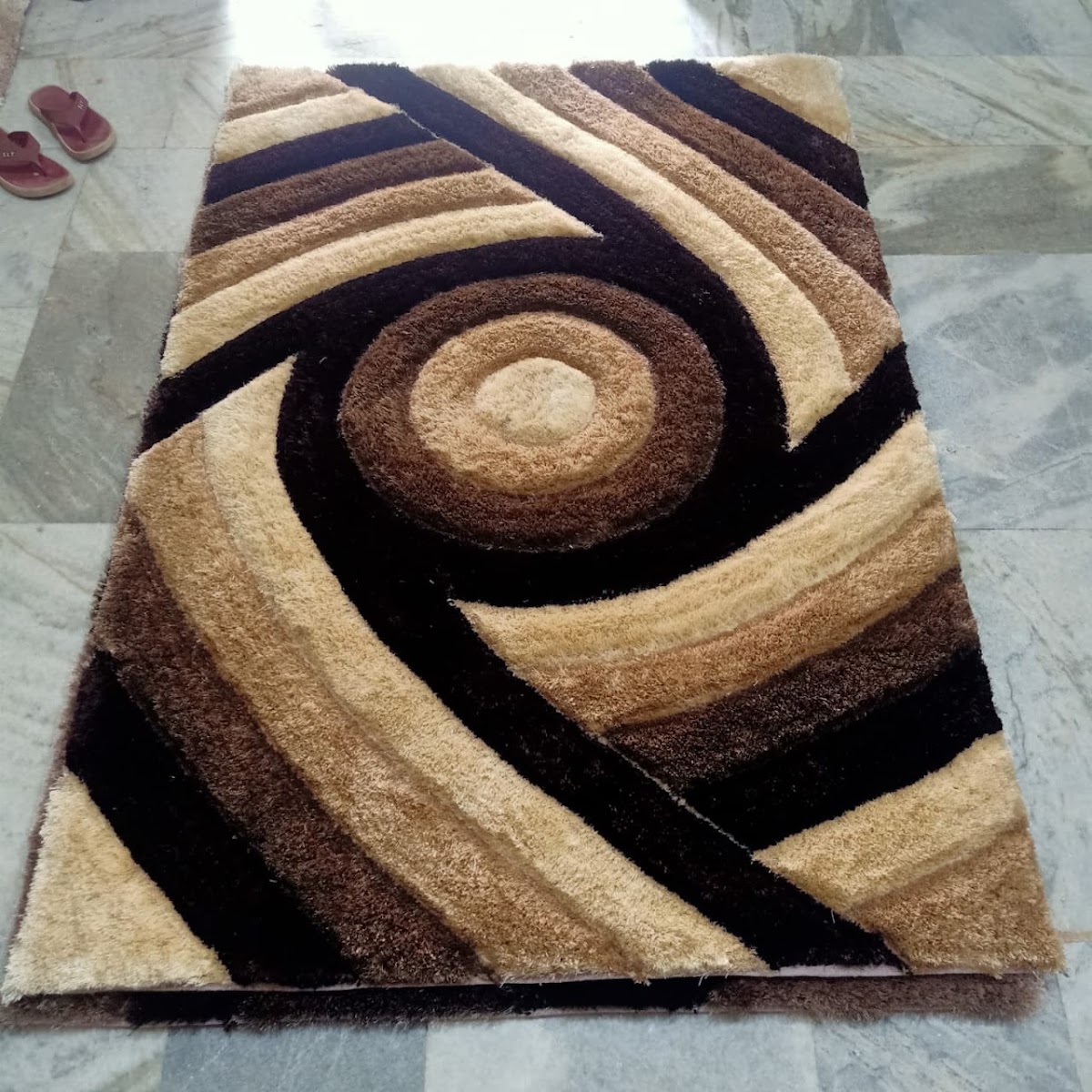 Hand-tufted shaggy carpet for Bahrain interiors