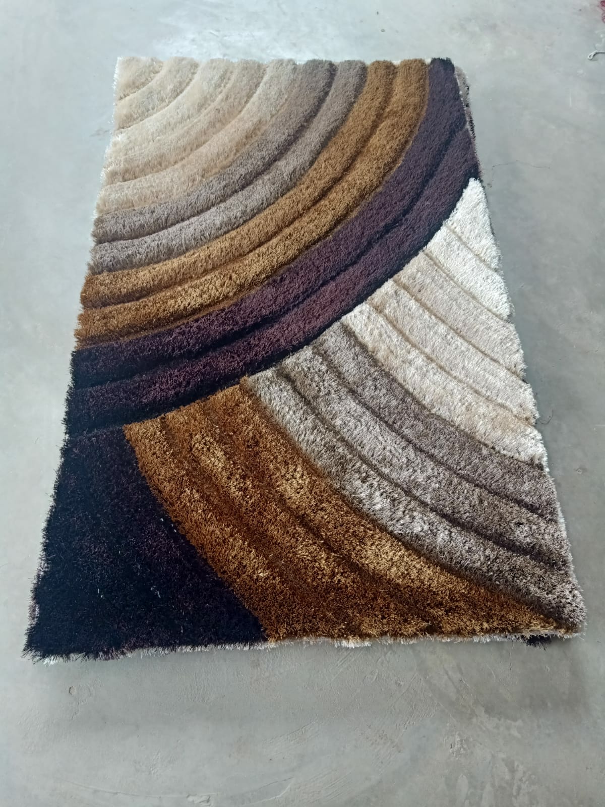 Hand-tufted shaggy carpet for Bahrain hotel and villa interiors